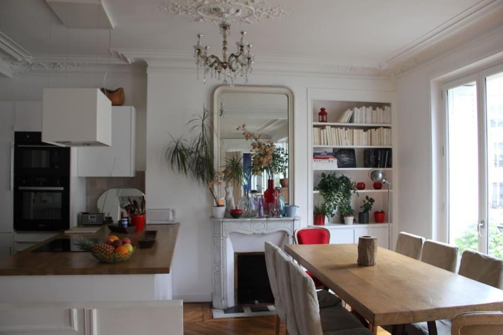 Apartment 5 Bdr, 10 Ppl Georgous Typical Parisian Flat